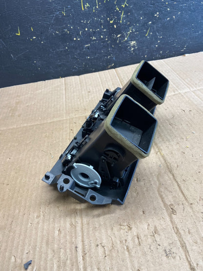 2006 to 2011 Cadillac DTS Dash Center Air Vent Heater Bezel OEM AA8082 DG4