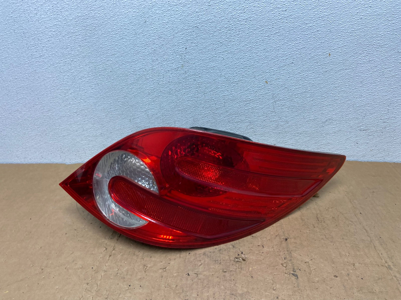 2006-2010 Mercedes W251 R-CLASS Right Passenger RH Side Tail Light AD0502 LK0