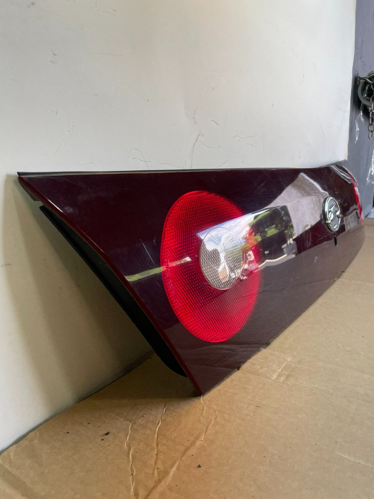 2000-2004 Chevrolet Impala Rear Trunk Center Finish Panel Tail Light AG3121 DG2