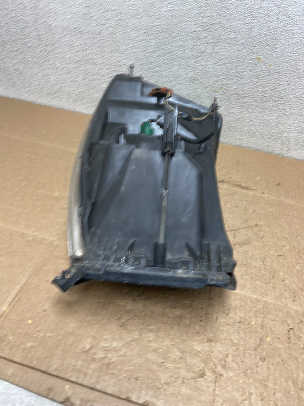 2006 to 2008 Dodge Ram 2500 Right Passenger Halogen Headlight OEM Y9157 DW8