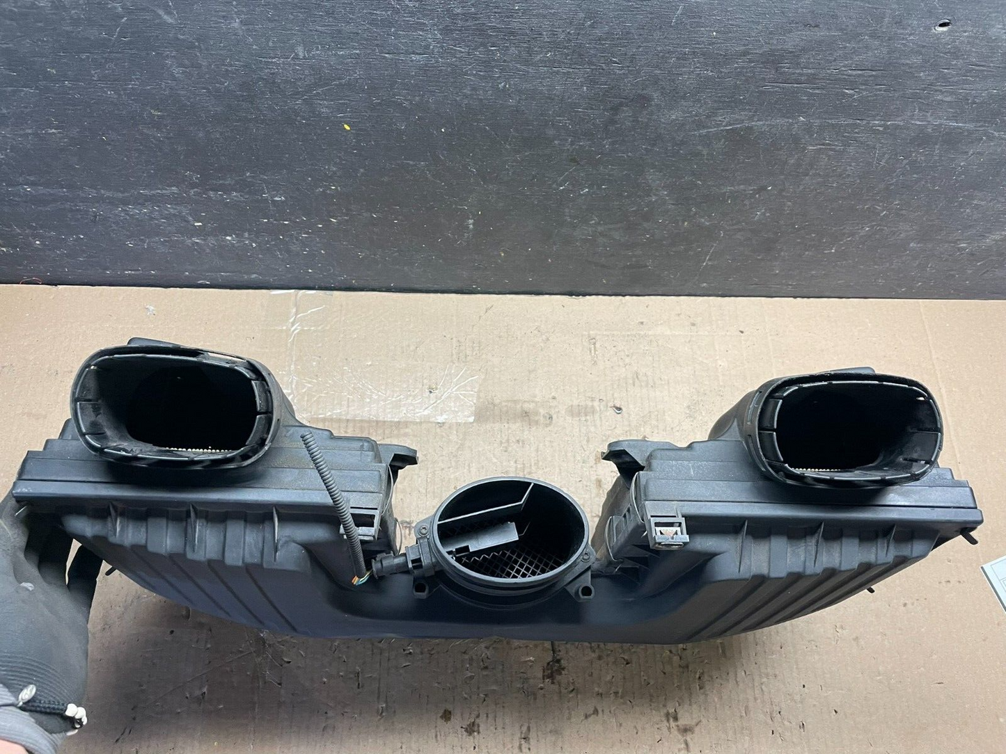 2007 to 2010 BMW E70 X5 N62 Air Intake Cleaner Filter 7548896 OEM A9440 DG2