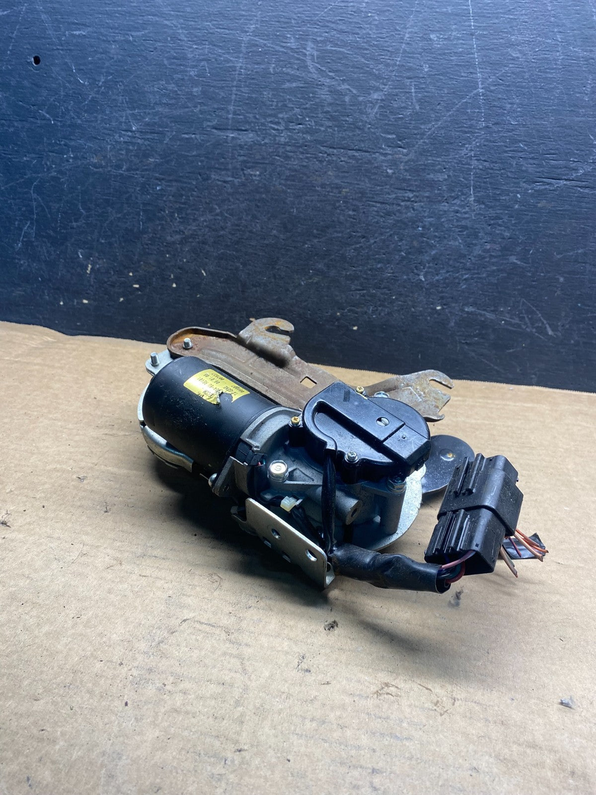 2007 to 2009 Chrysler Aspen Dodge Durango Liftgate Motor AH49464