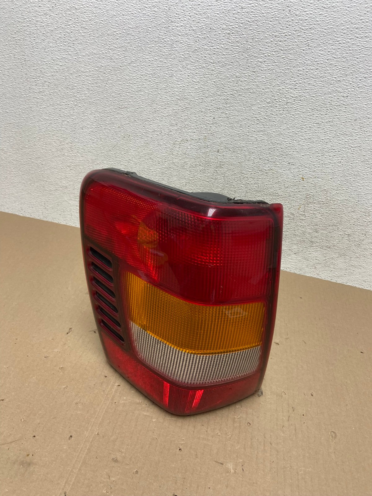 1999 - 2004 Jeep Grand Cherokee WJ Left Driver Lh Tail Light AE6981 LK0