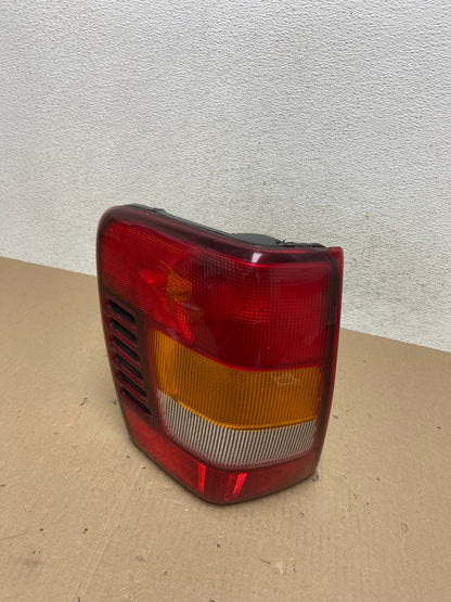 1999 - 2004 Jeep Grand Cherokee WJ Left Driver Lh Tail Light AE6981 LK0