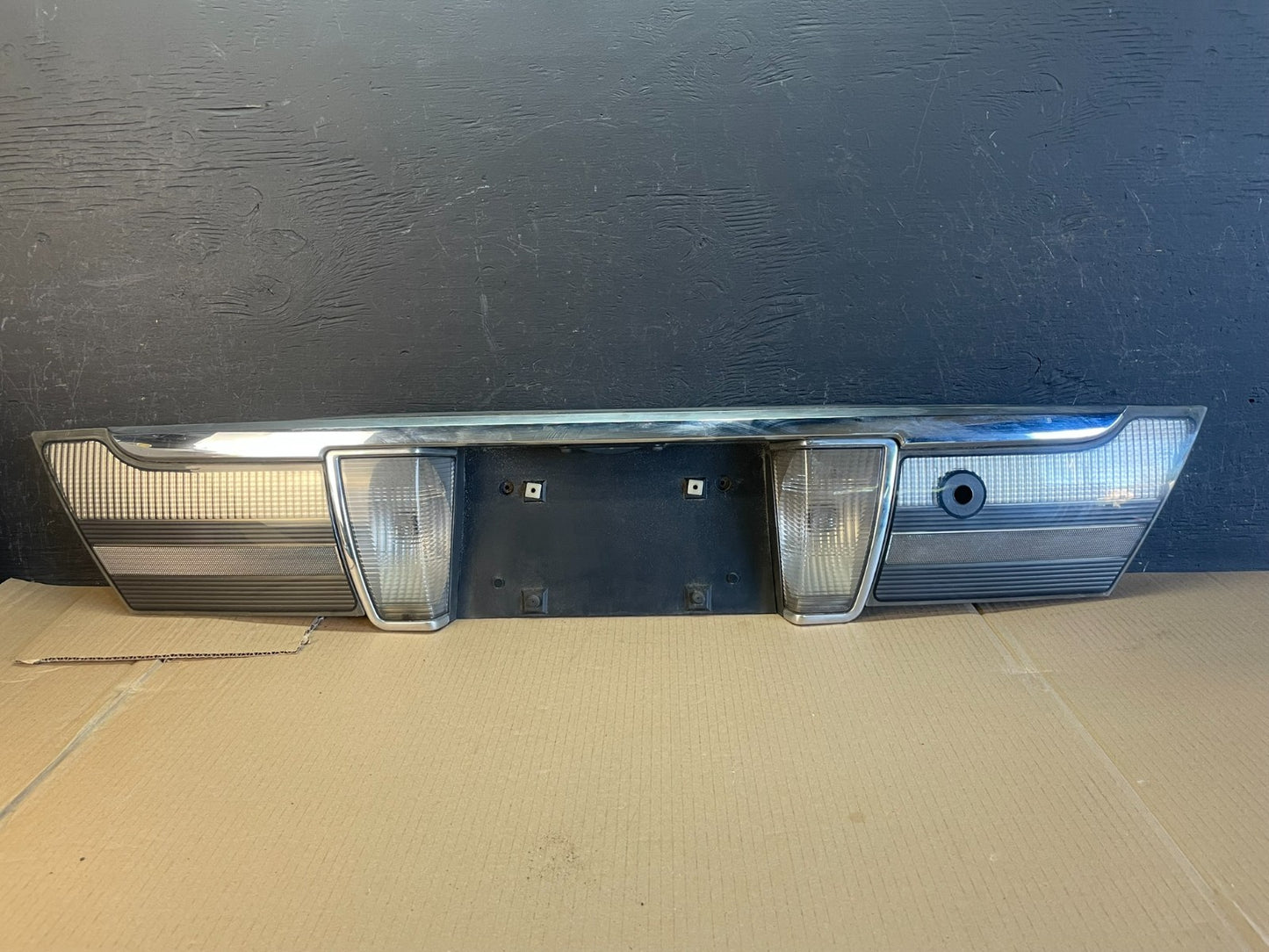 2006 to 2011 Mercury Grand Marquis Trunk Lid Center Tail Light AE3485 DG0