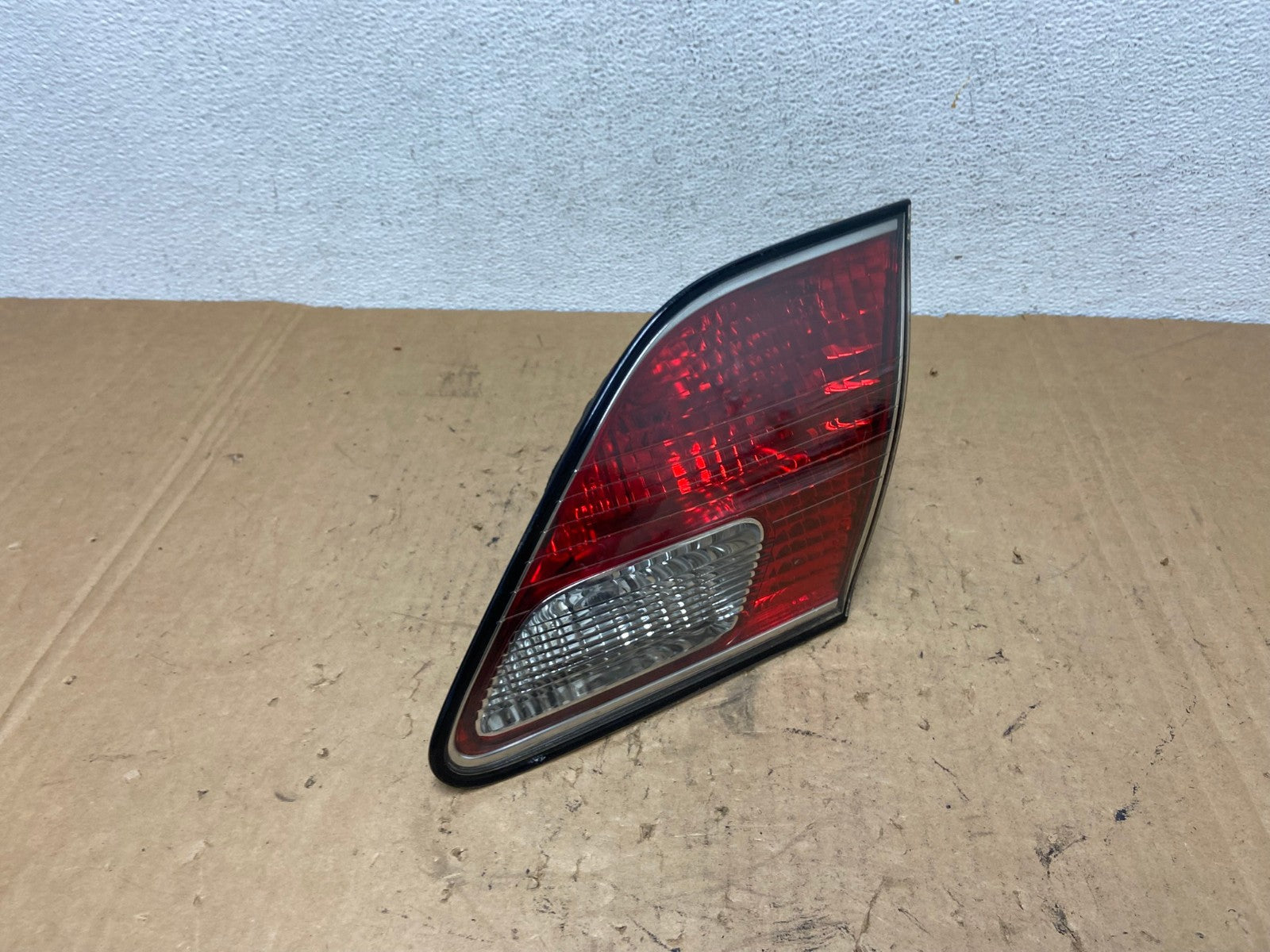 2002 2003 2004 Lexus Es300 Es330 Right Passenger Inner Tail Light AD3030 LK2