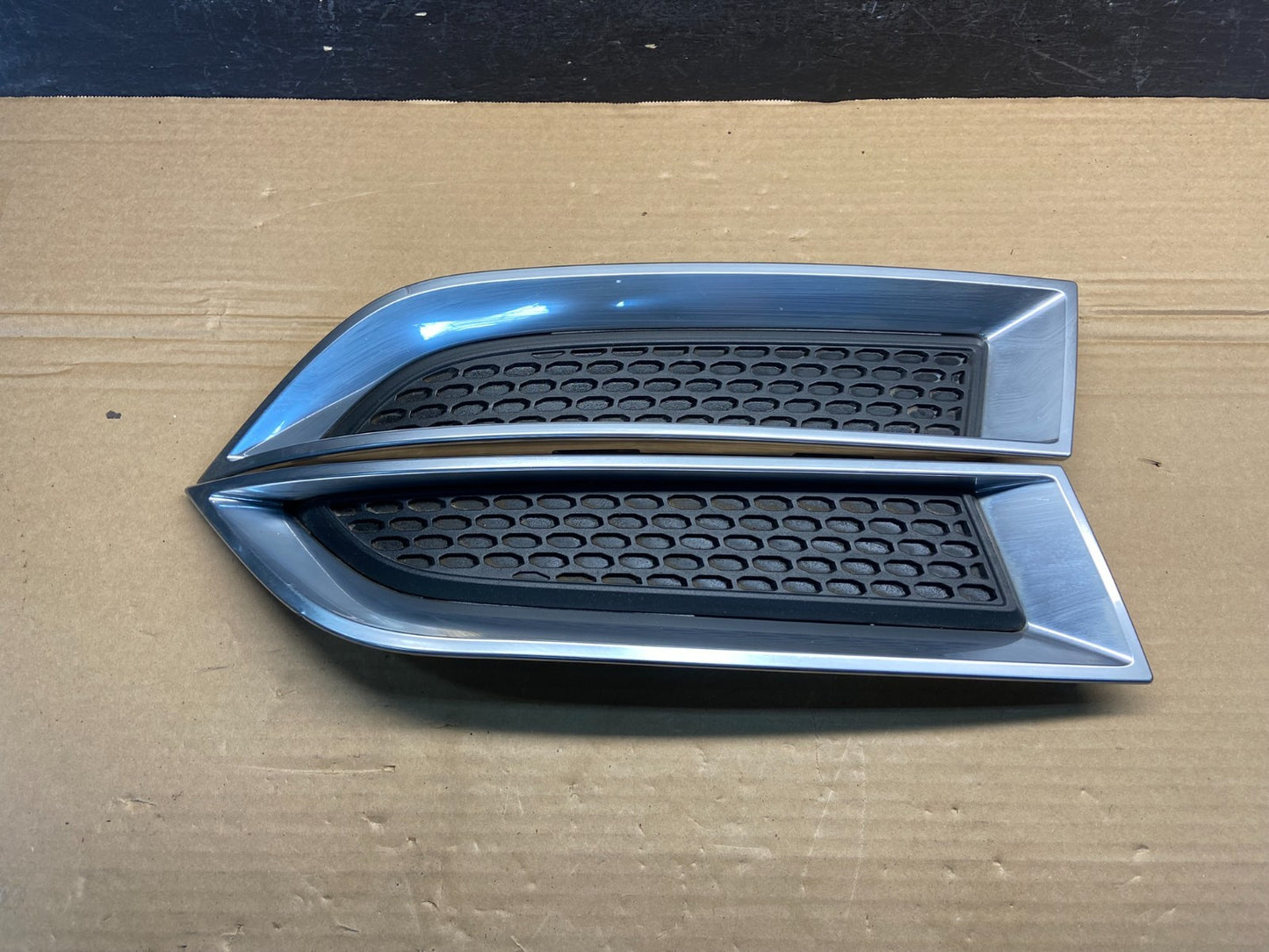 2013 to 2016 GMC Acadia Front Bumper Left+Right Set Grille Cover AE4594 DG1