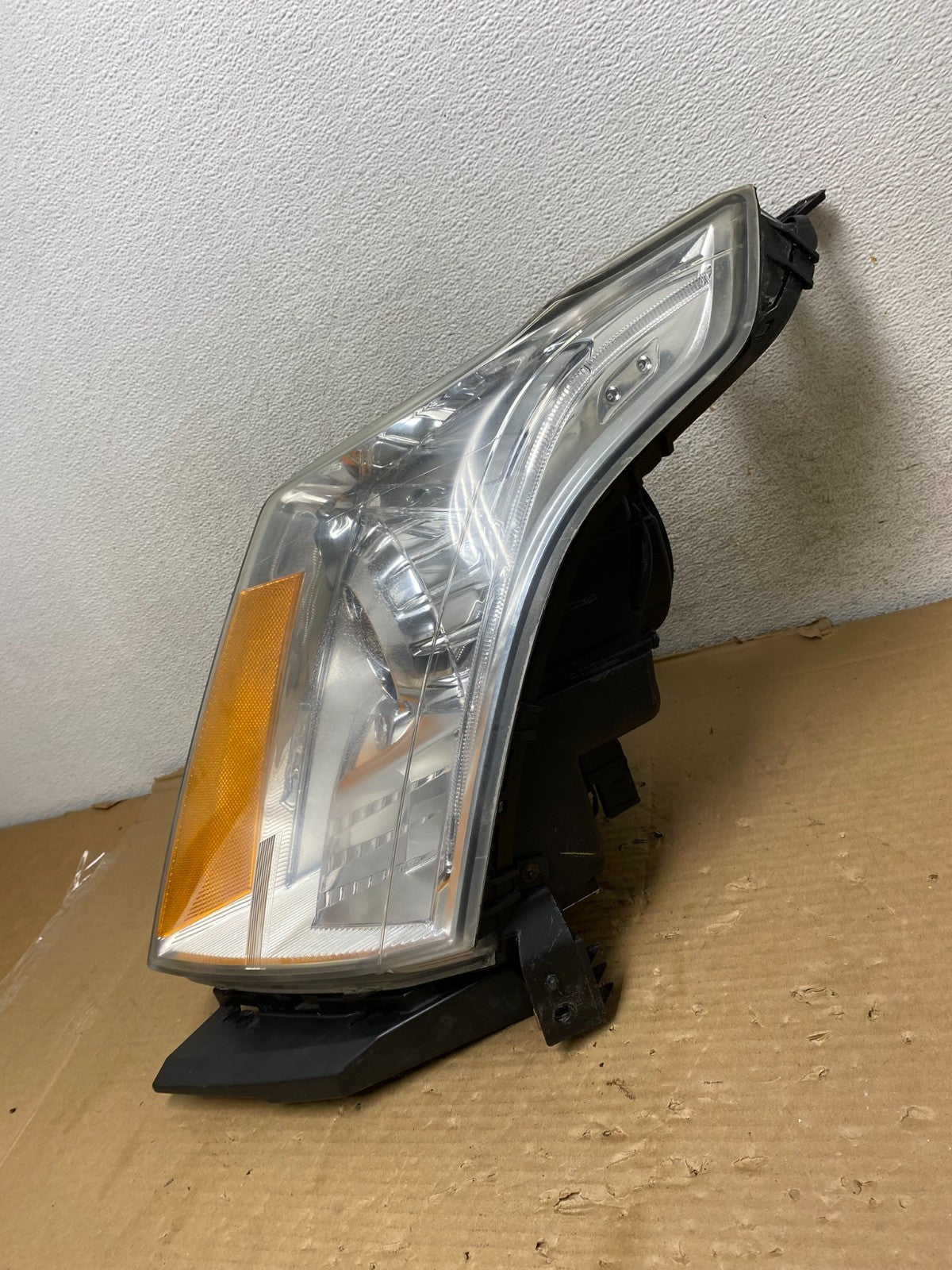 Xenon 2010 to 2016 Cadillac SRX Left Driver LH Side Headlight AG9234 DW2
