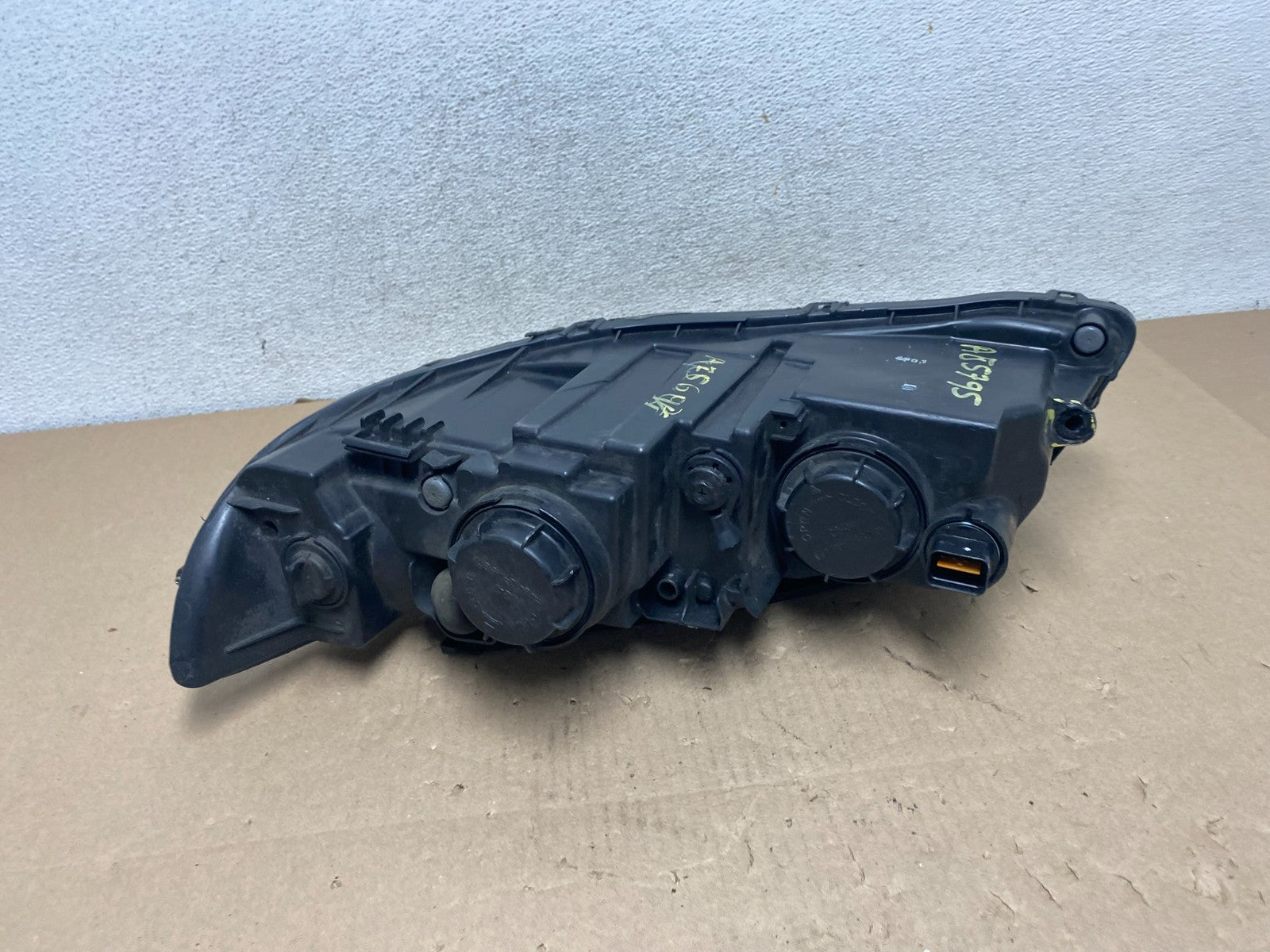 2006 to 2010 Hyundai Azera Right Passenger Side Halogen Headlight AG5795 DW6