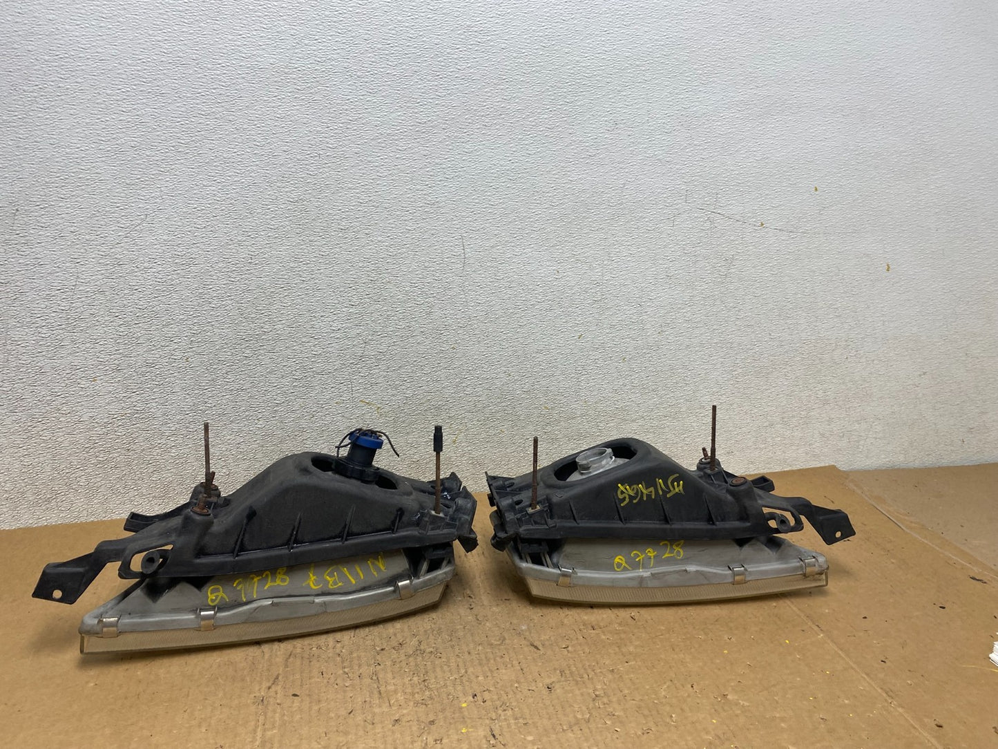 1997 to 1999 Nissan Maxima Left+Right Side Headlights Halogen OEM Q7728 DW6