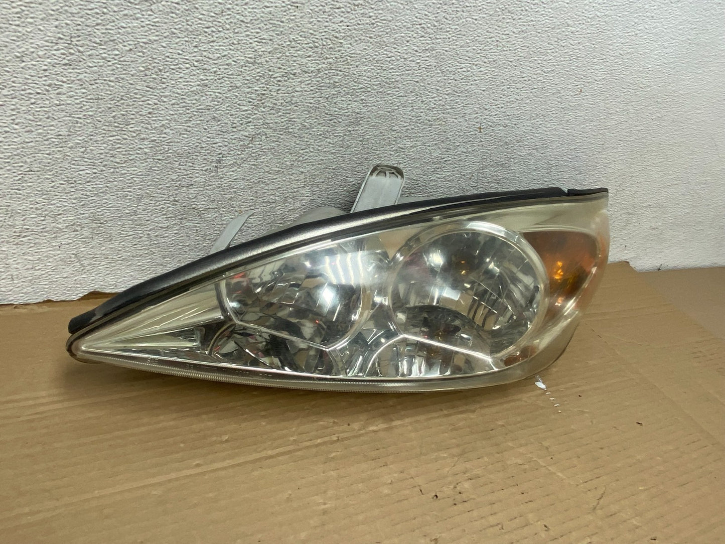 2002 2003 2004 Toyota Camry Left Driver Lh Side Halogen Headlight AG8953 DW1