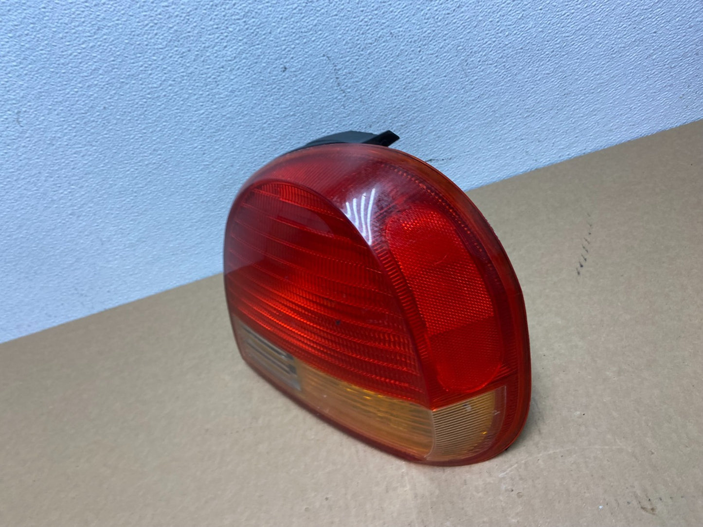1999 2000 2001 Hyundai Sonata Right Passenger Rh Side Tail Light Oem AB9974 DW1