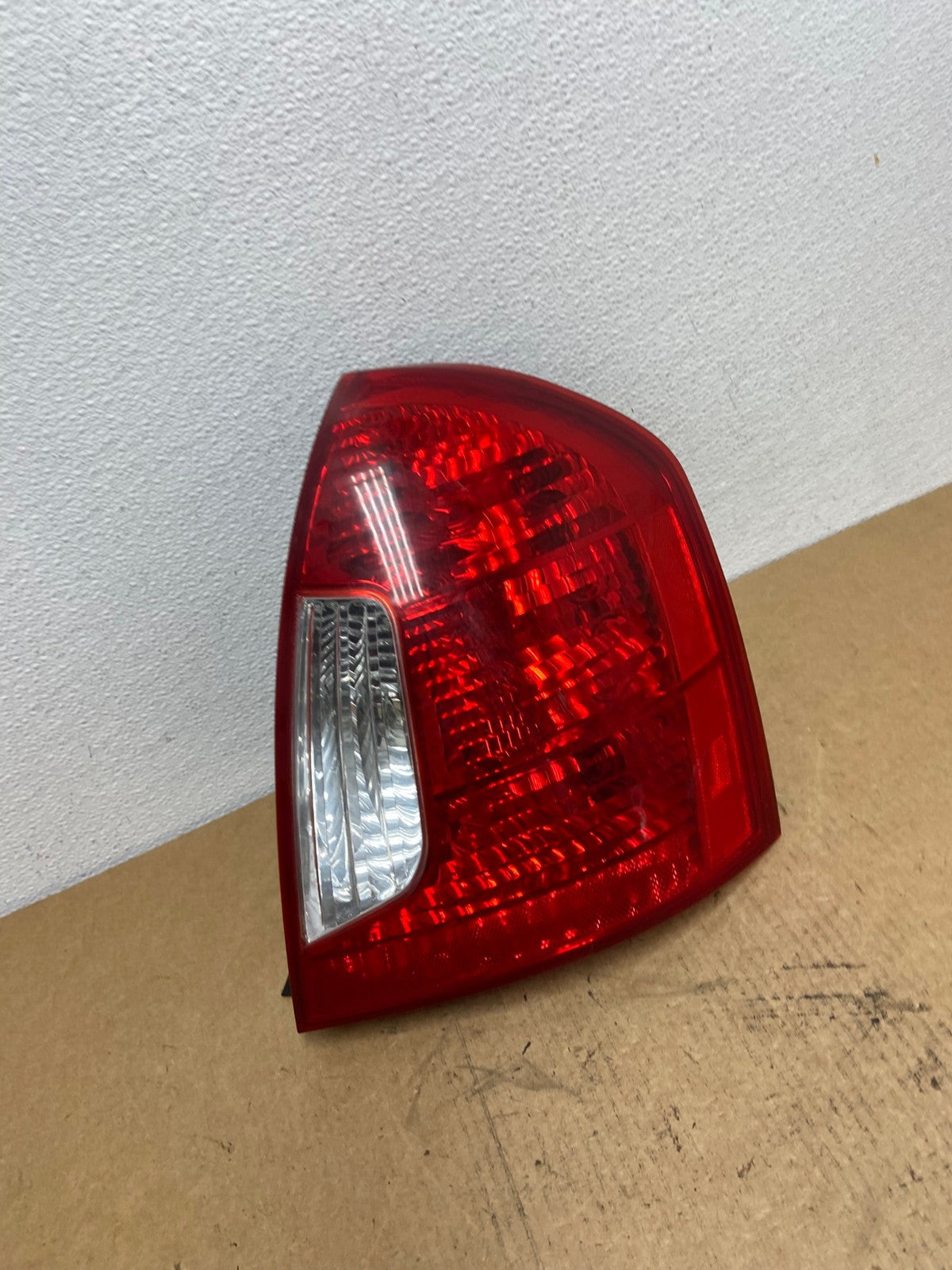 2006-2011 Hyundai Accent Sedan Right Passenger Side Rh Tail Light OEM AC2892 LK2