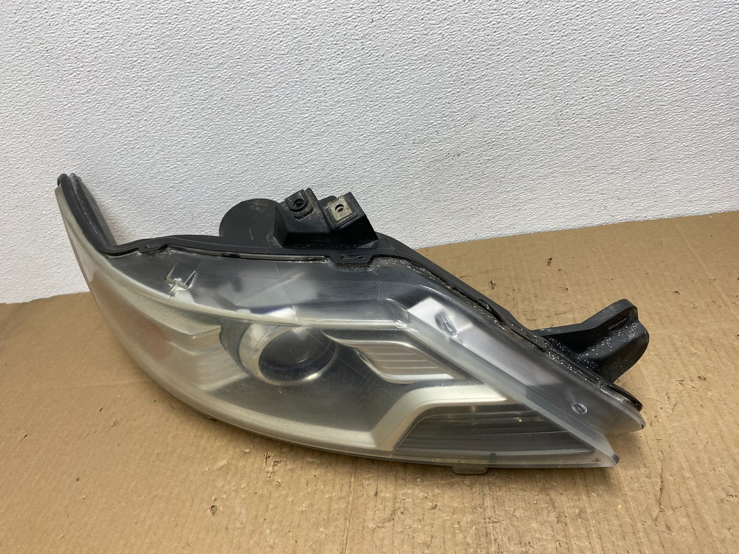 2010 2011 2012 Ford Taurus Right Passenger RH Xenon Headlight OEM AB8455 DW1