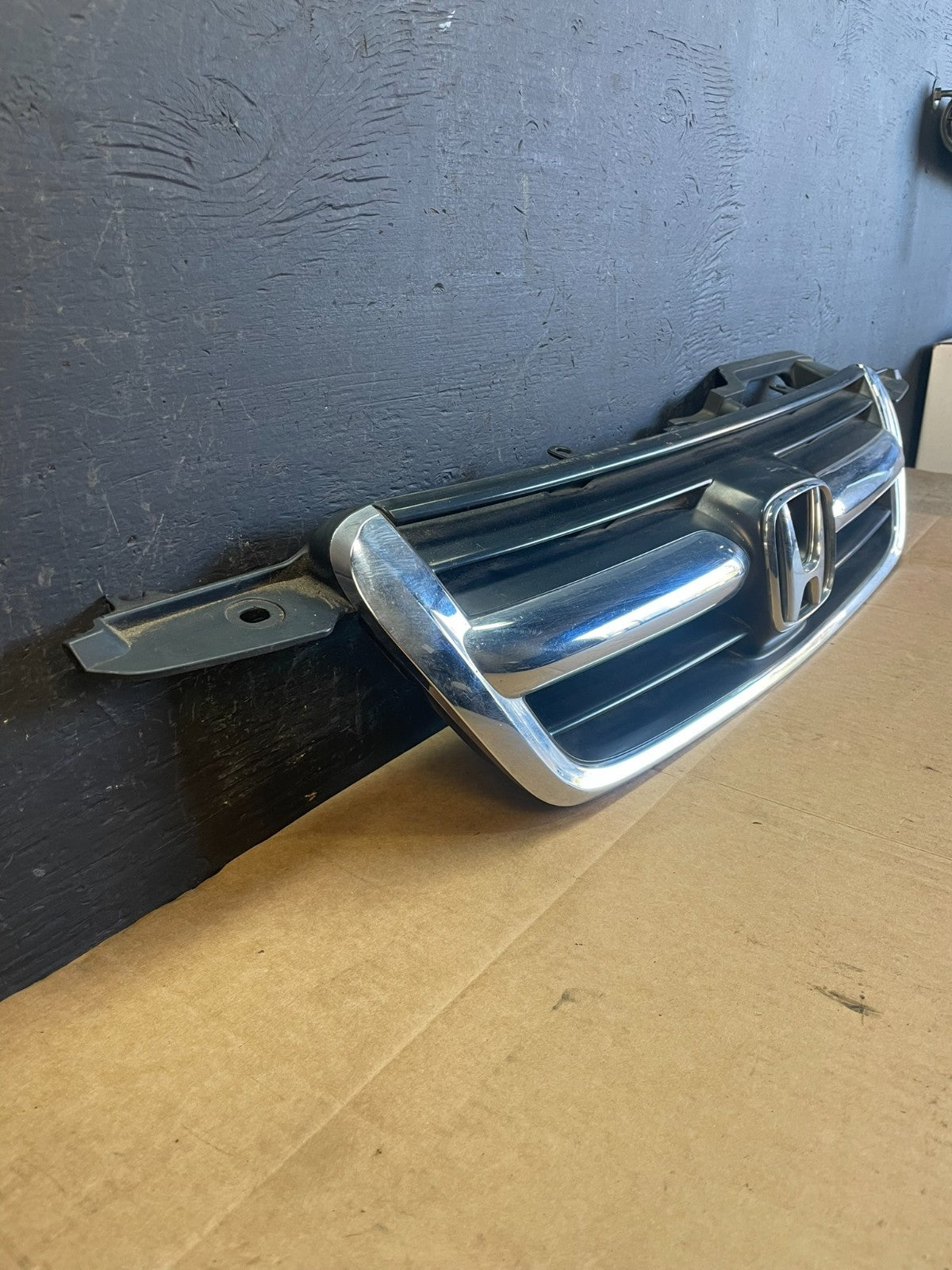 2002 to 2004 Honda CR-V CRV Front Upper Grille Grill Chrome AC5094 DG1