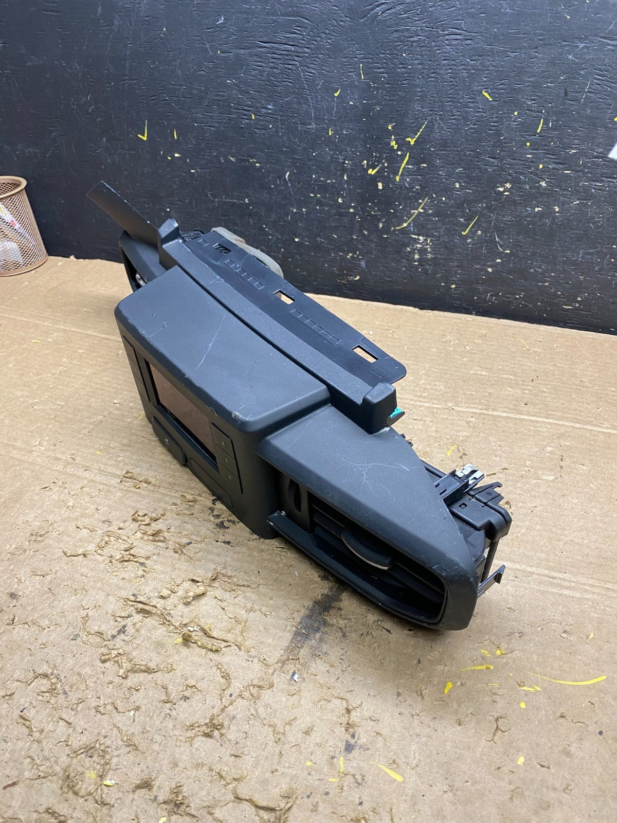 2020 to 2023 Ford  Explorer Console Radio Display Screen Air Vents X1369 DG2