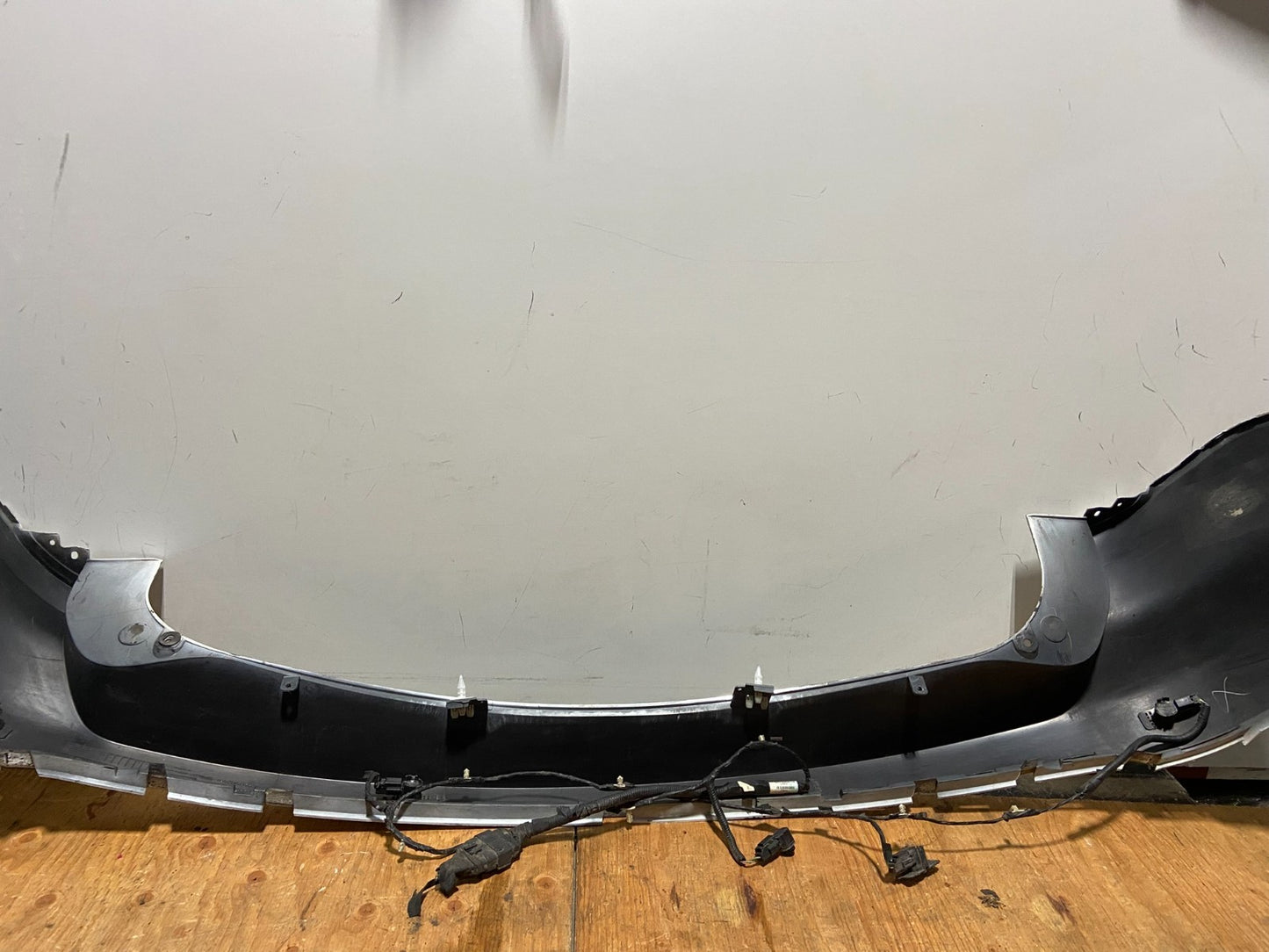 2016 to 2017 Ford Explorer Rear Upper Bumper Cover Q0668 PS12