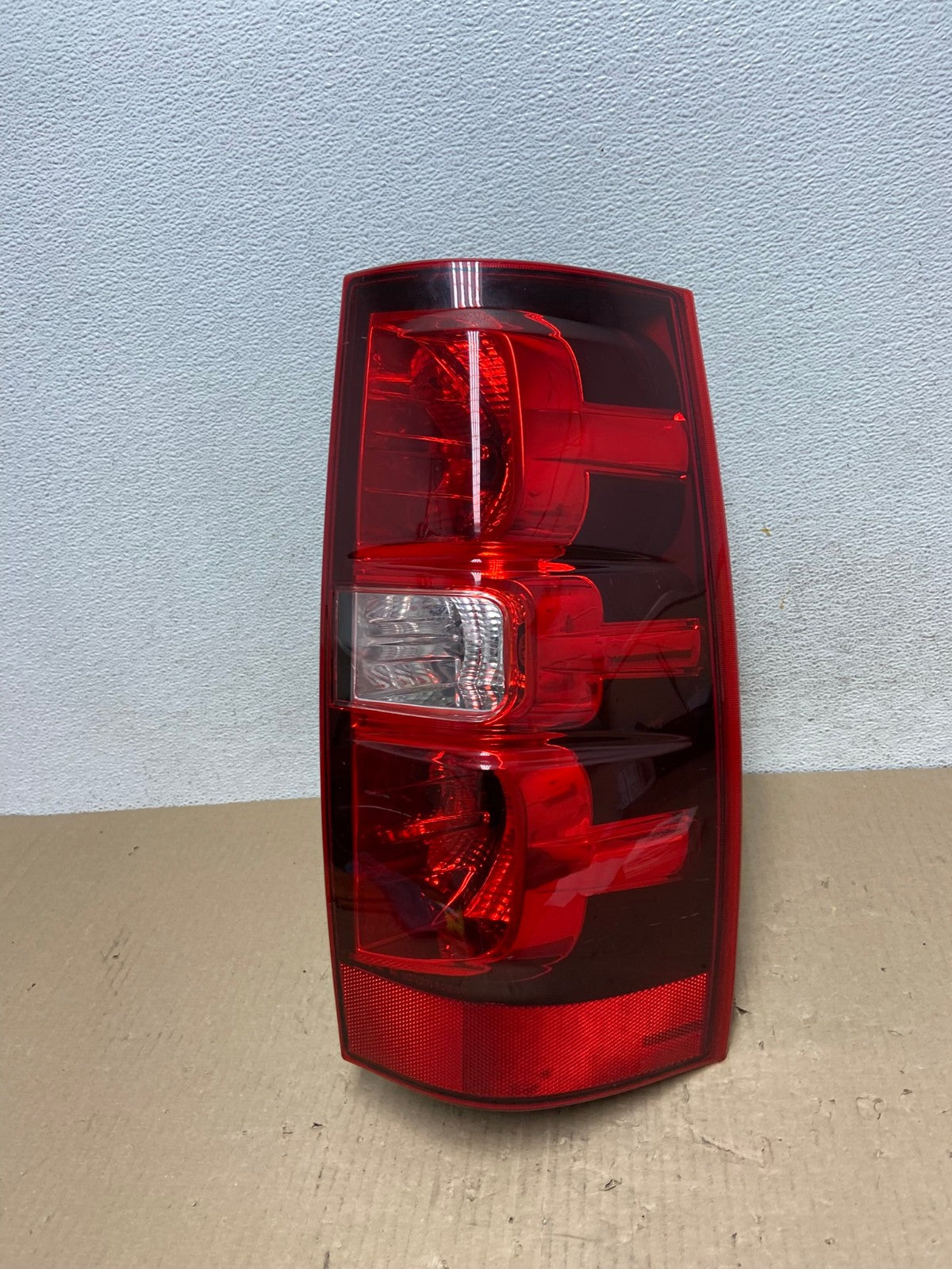 2008-2014 Chevrolet Tahoe Suburban Right Passenger Rh Tail Light AE9641 LK0