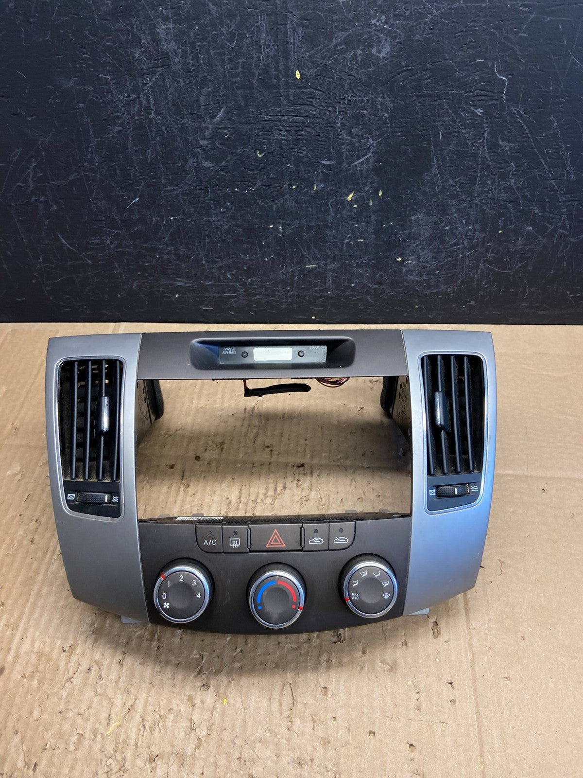 2009 - 2010 Hyundai Sonata Center Radio Climate Control Air Vent Bezel AD1989 DG0