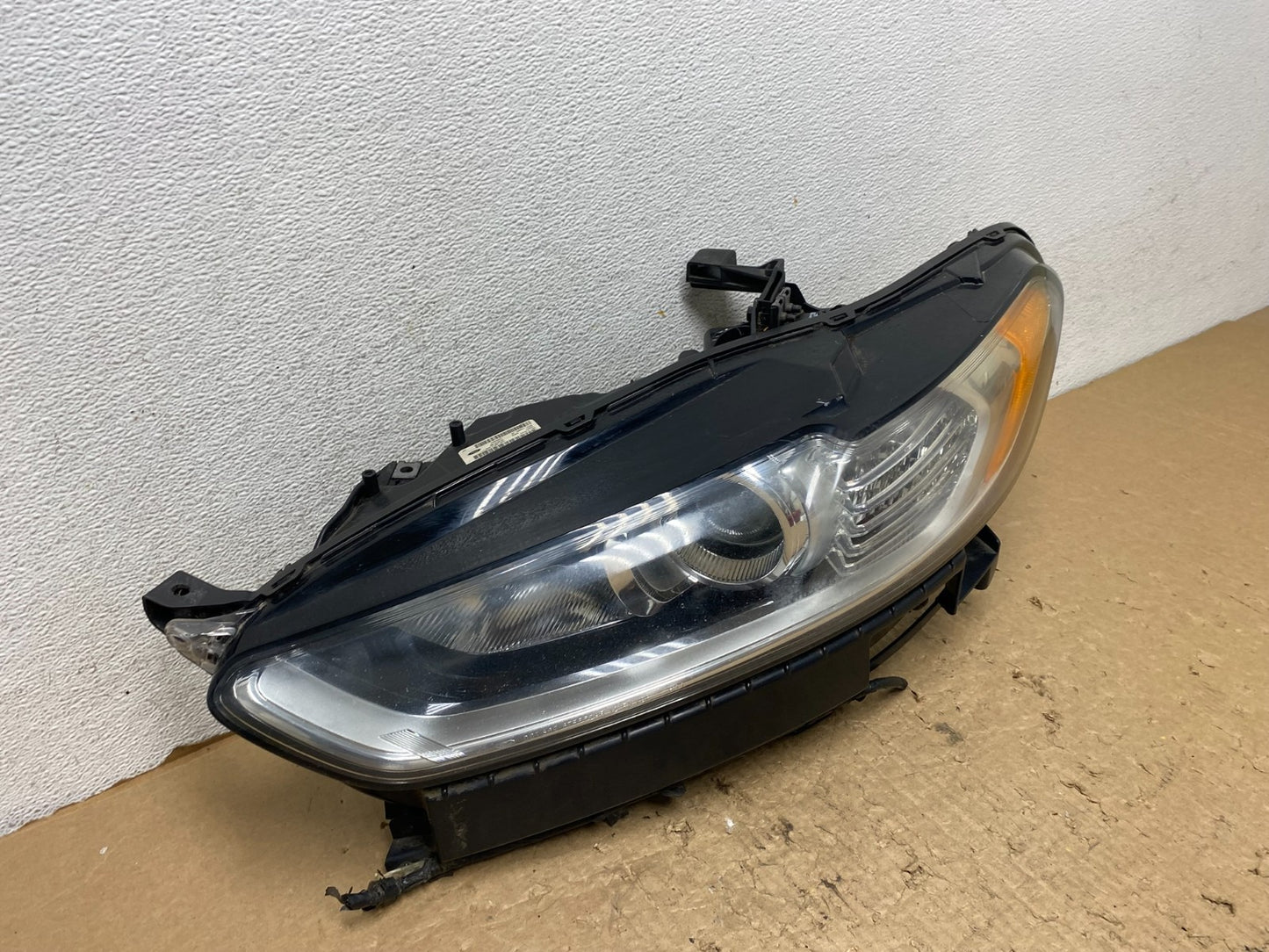 2013 to 2016 Ford Fusion Left Driver Lh Side Headlight AF8378 DW2