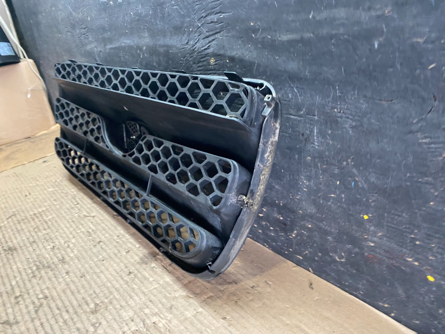 2007 to 2009 Hyundai Santa Fe Front Upper Grill Grille OEM S5781 DG4