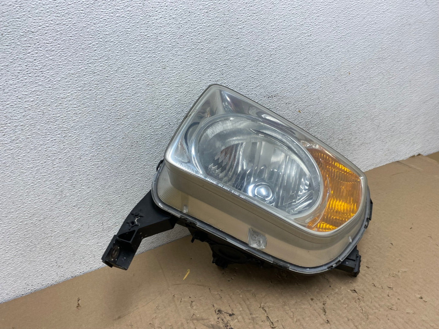 2003 to 2006 Honda Element Left Driver Lh Side Headlight AE8869 LK2