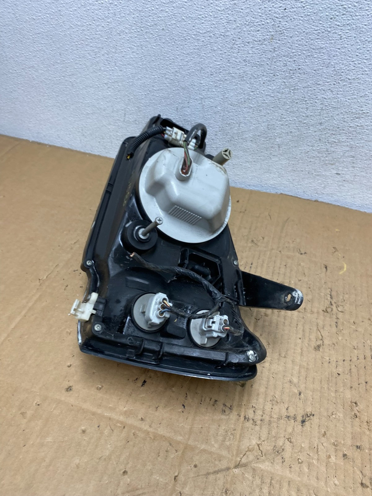2001 to 2004 Subaru Legacy Outback Right Passenger Rh Headlight AD1080 DW6