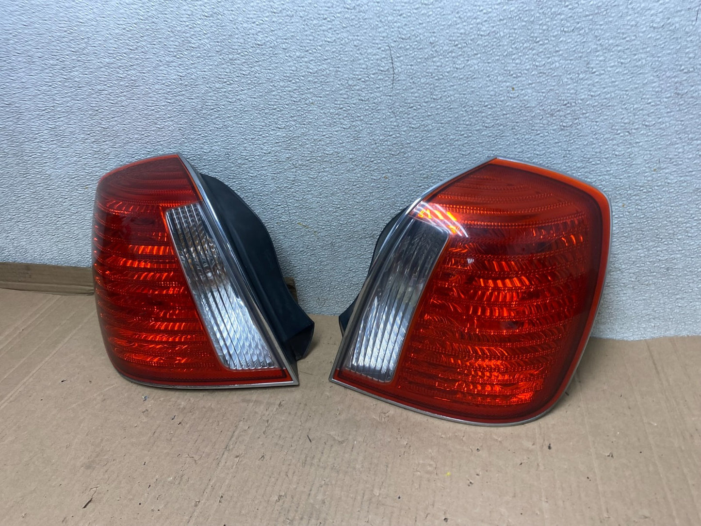 2004 2005 Hyundai XG350 XG Left+Right Tail Lights Oem U7207 DW1