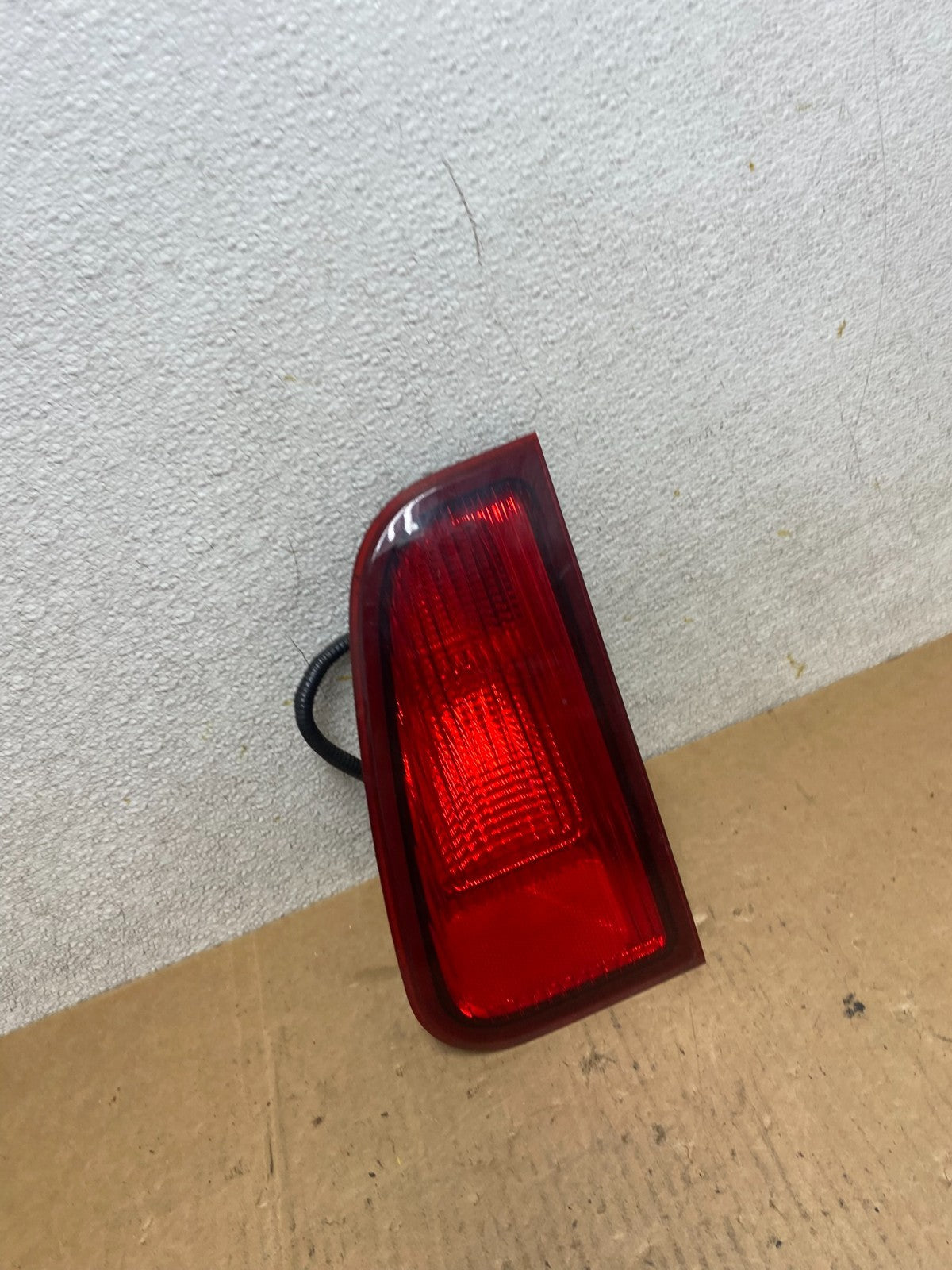 2003-2006 Lincoln Navigator Right Passenger RH Inner Tail Light OEM Q7460 DW2
