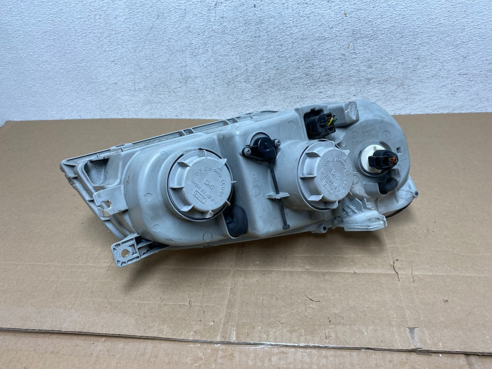 2004 2005 Hyundai XG350 XG Left Driver LH Headlight Halogen AE4947 DW4