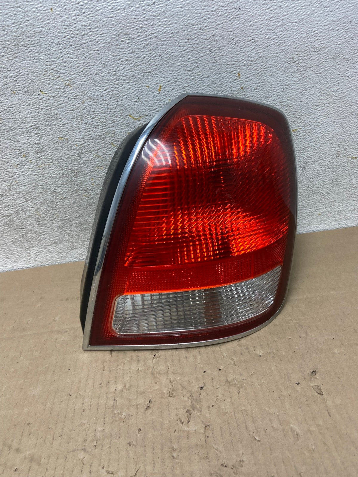 2001-2003 Hyundai XG300 XG350 XG Right Passenger Side Tail Light AI2227 LK0