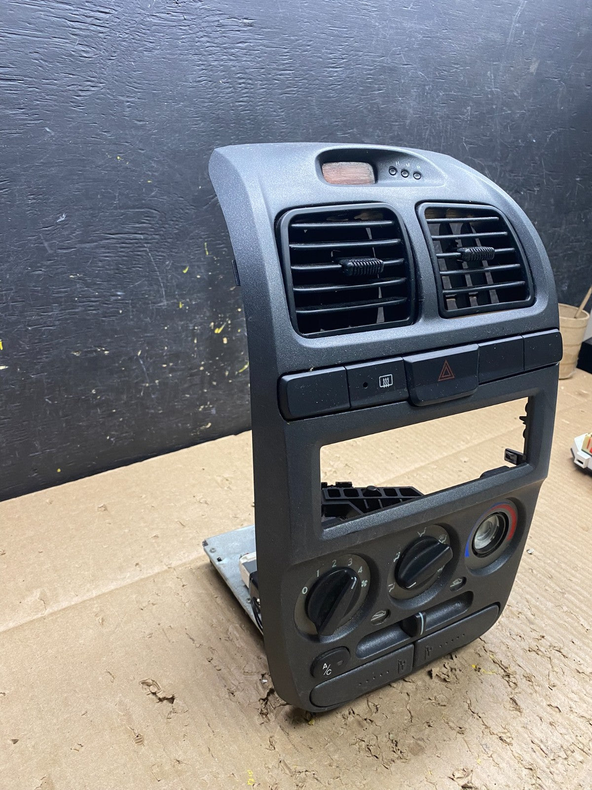 2003-2005 Hyundai Accent Center Radio Hazard Air Vent Bezel OEM V1756 DG1
