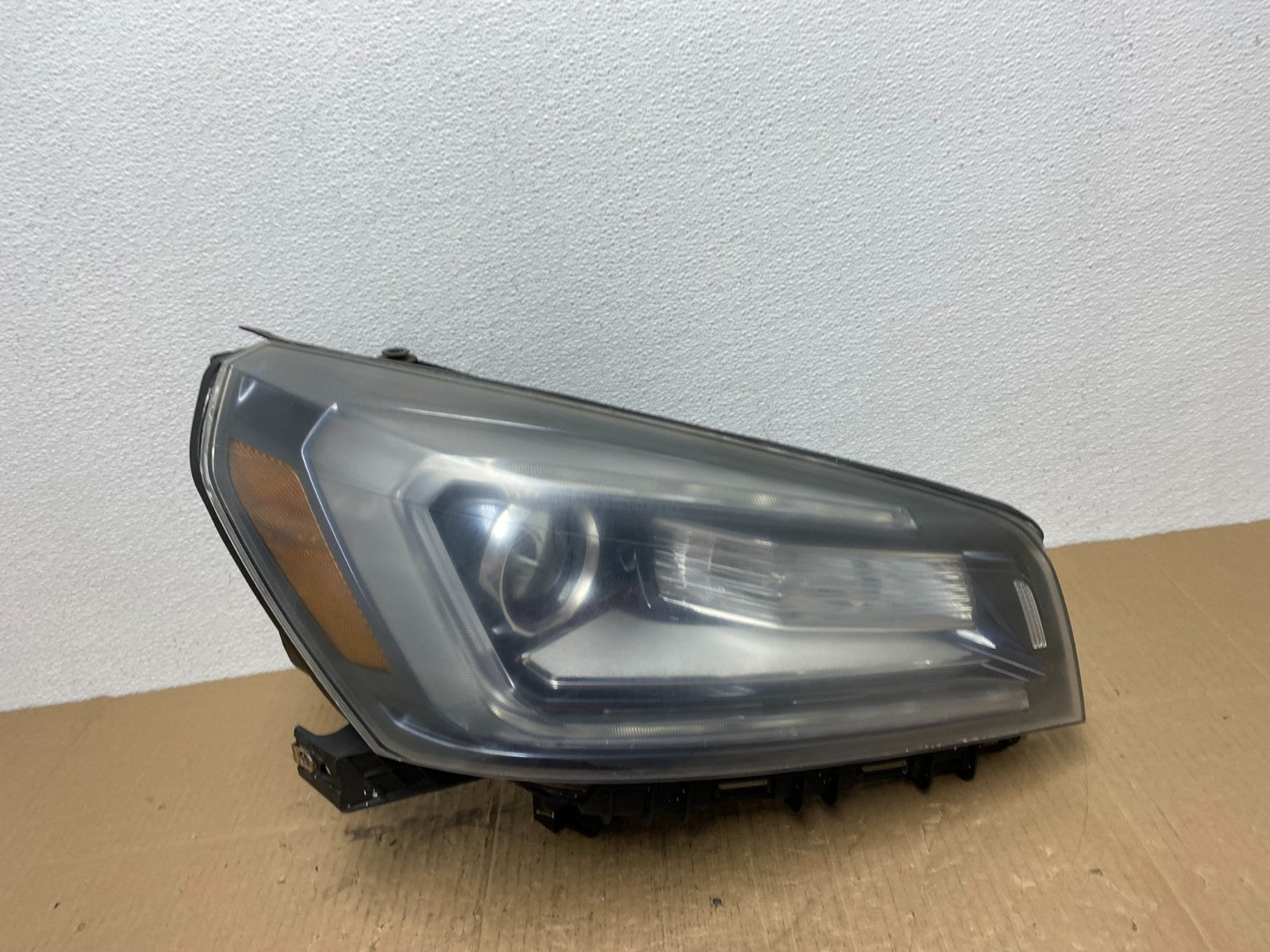 2013-2016 Gmc Acadia Right Passenger RH Side Led Halogen Headlight Oem AB8361 DW0