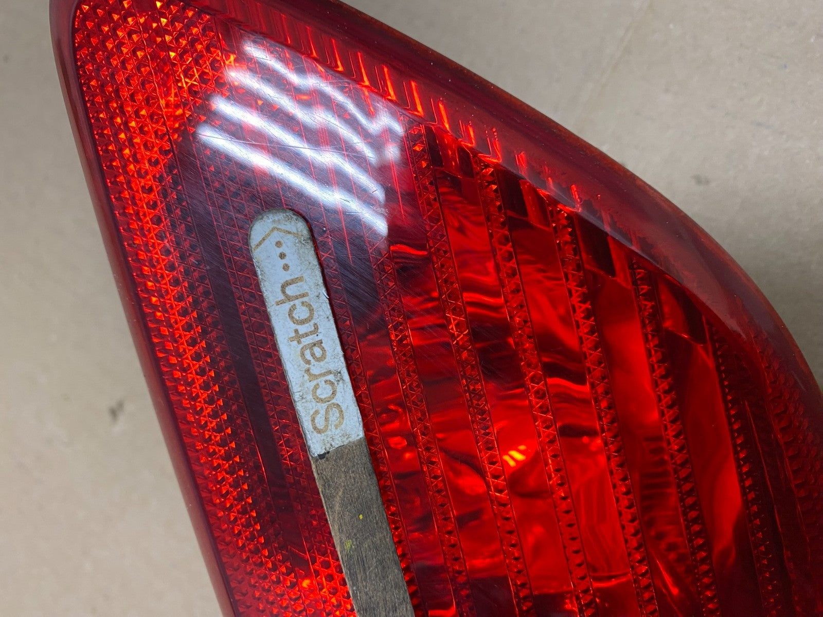 2003 to 2004 Toyota Avalon Right Passenger RH Inner Tail Light OEM U6548 DW3
