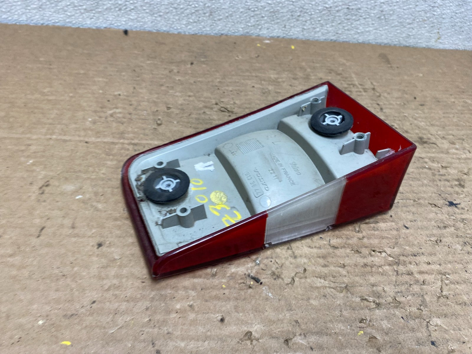 1993 to 1994 Volvo 850 SEDAN Left Driver Side Tail Light Inner Z30104