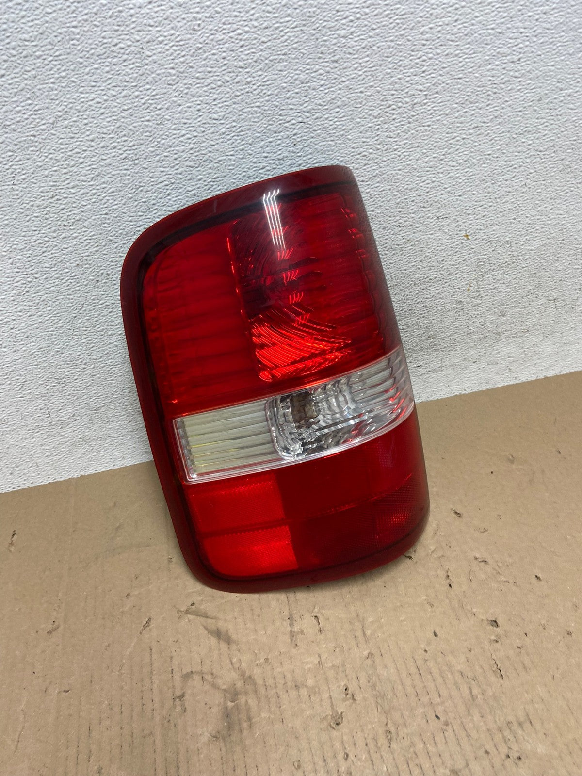 2004 to 2008 Ford F150 F-150 Left Driver LH Side Tail Light AE7333 LK2