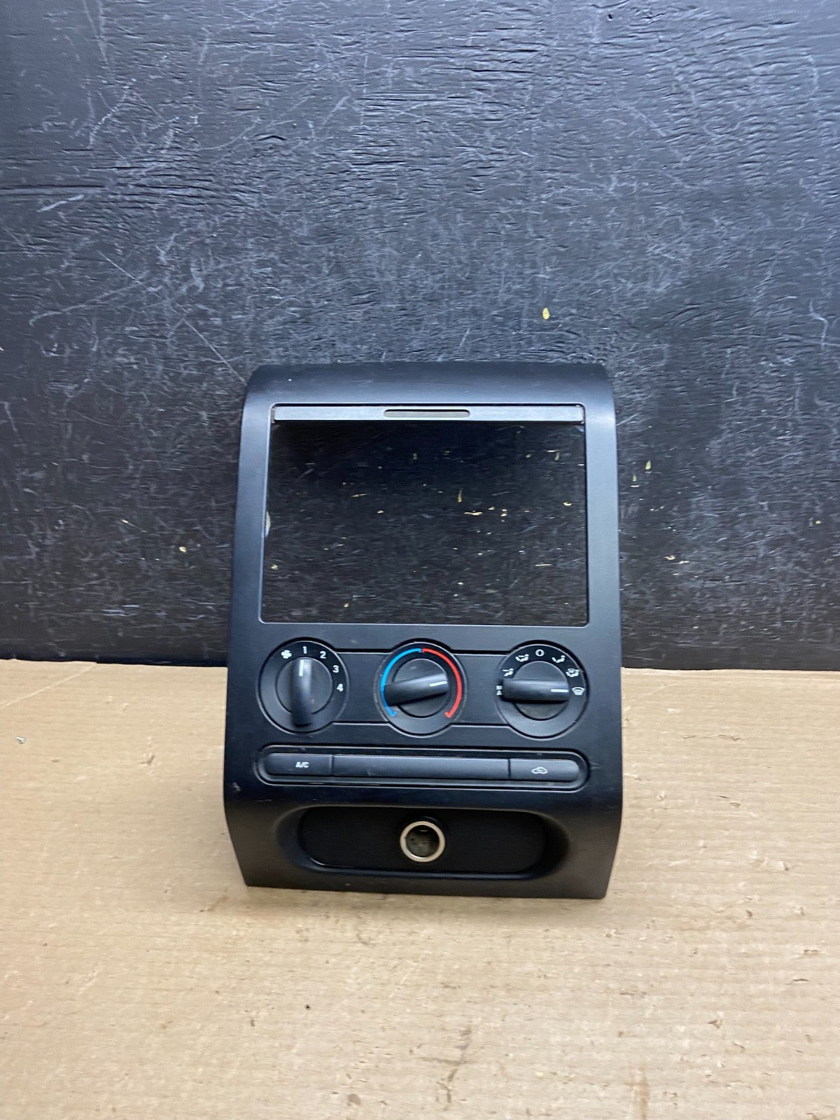 2004 to 2008 Ford F150 Radio Climate Dash Bezel Surround Black ah3770 DG0