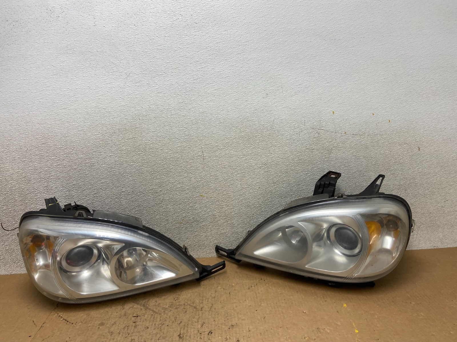 2002 - 2005 Mercedes ML ML350 ML500 Left+Right Side Halogen Headlights AA0093 DW0