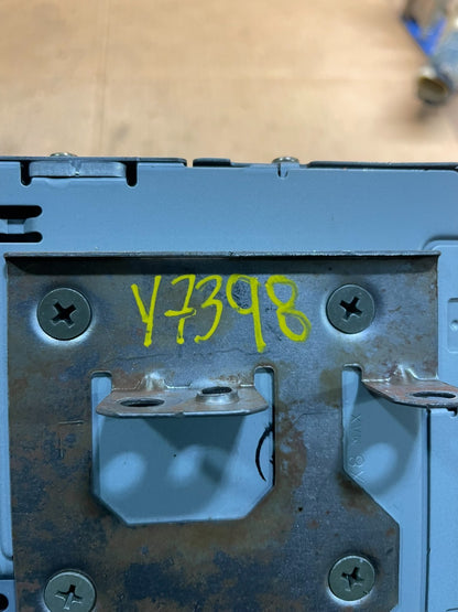 2004 2005 Nissan Armada QX56 Radio Stereo Audio CD Player Receiver Y7398 DG7