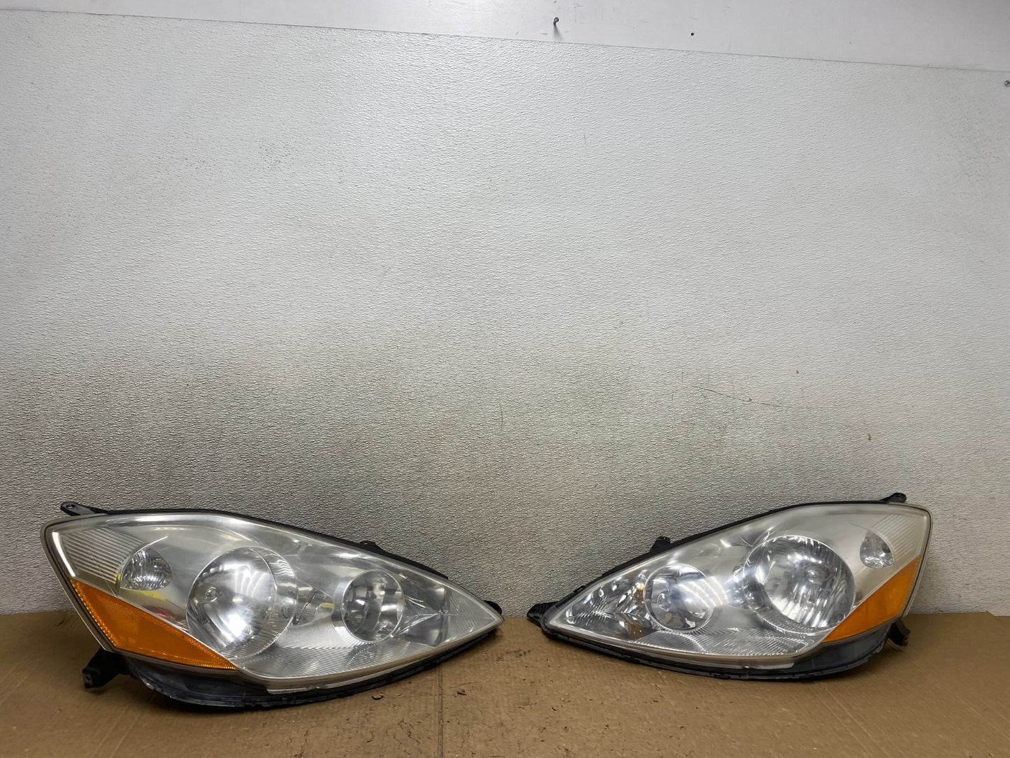 2006 to 2010 Toyota Sienna Left+Right Side Set Headlights Halogen V3682 DW0