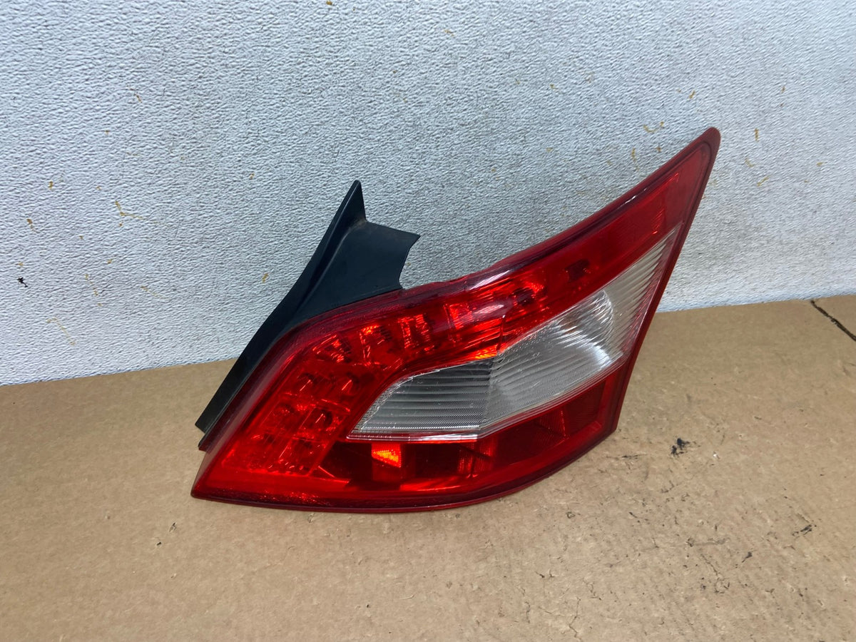 2009 2010 2011 Nissan Maxima Right Passenger RH Side Tail light AI3559 LK2