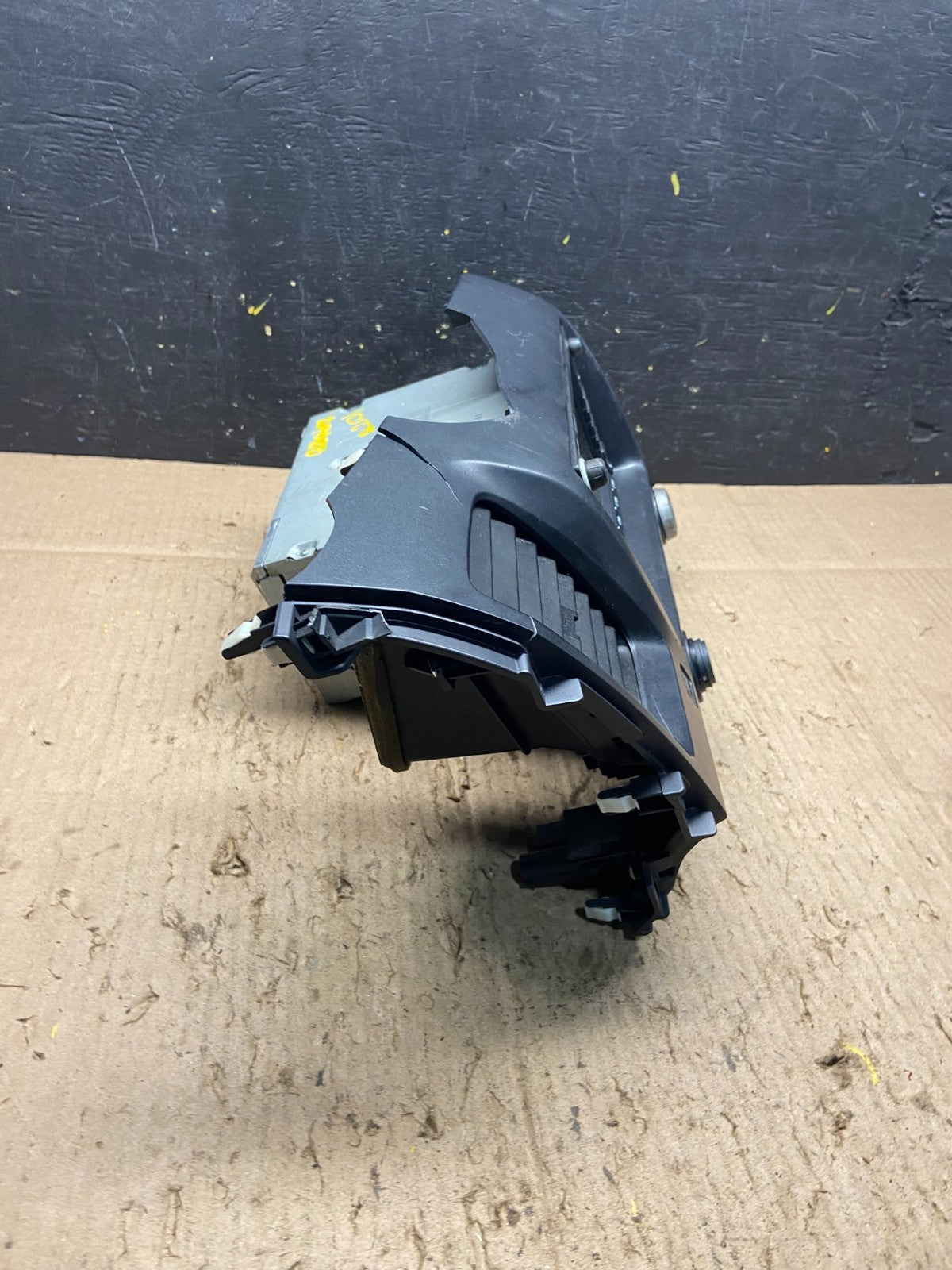 2006 - 2011 Honda Civic Radio AM/FM Climate Control Air Vent Bezel  Q2031 DG2