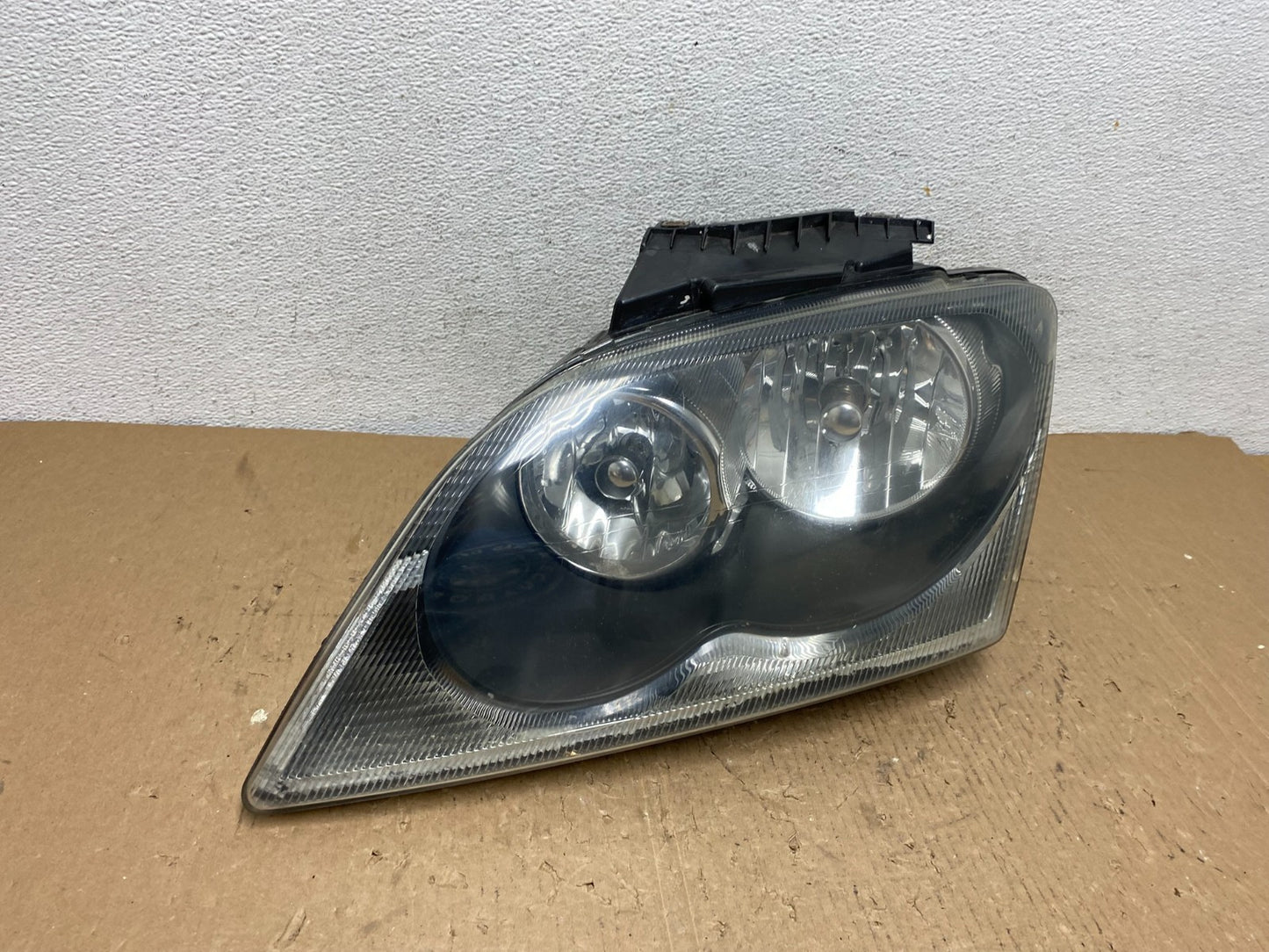 2004 to 2006 Chrysler Pacifica Headlight Left Driver LH Halogen AD8762 DW2