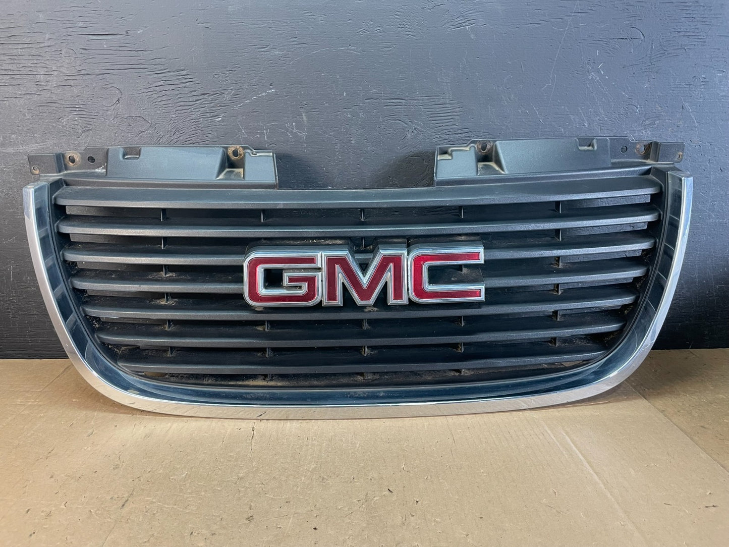 2007 to 2014 GMC Yukon Front Upper Grille Grill AD5856 DW0