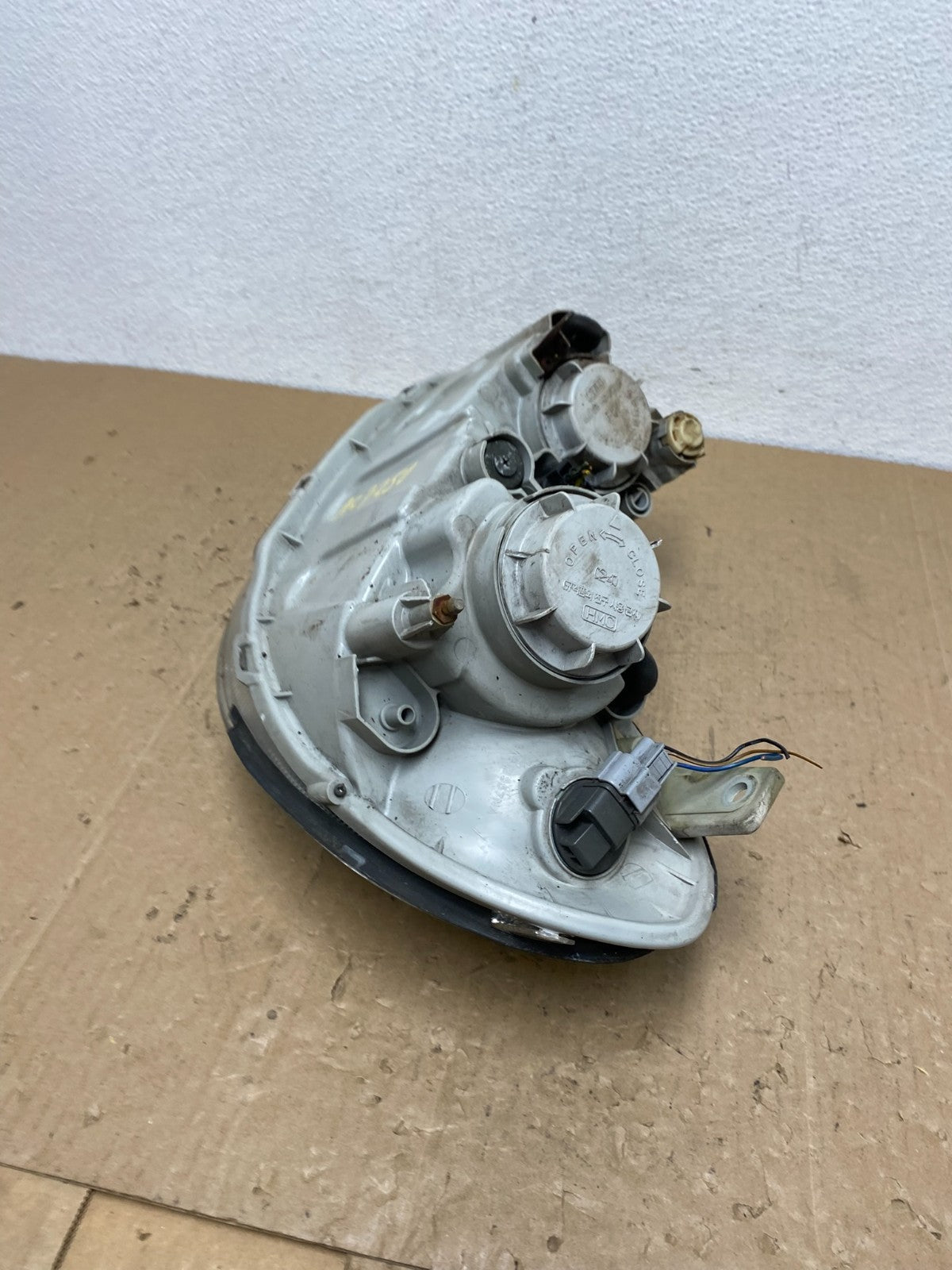 2002-2005 Hyundai Sonata Right Passenger Headlight Halogen AC7250 DW7