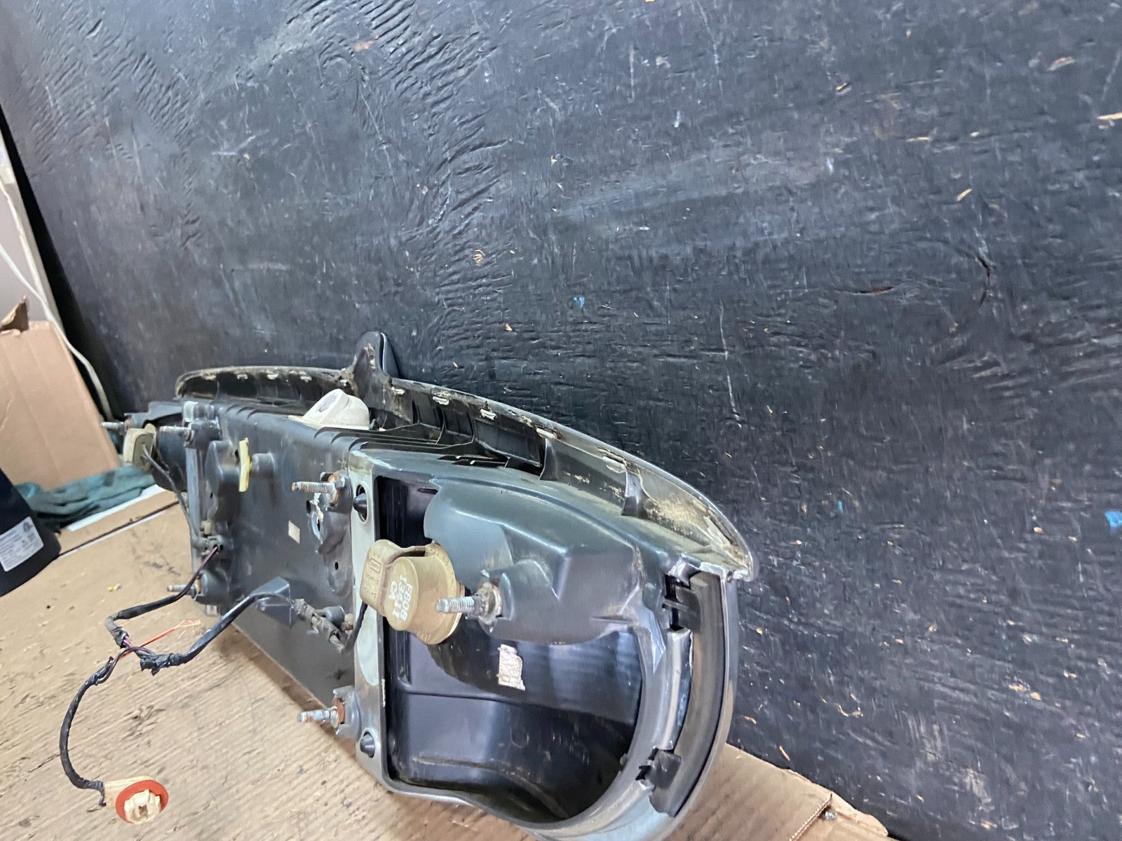 1999-2002 Lincoln Continental License Plate Panel Backup Lights Trim Q3437 DG6