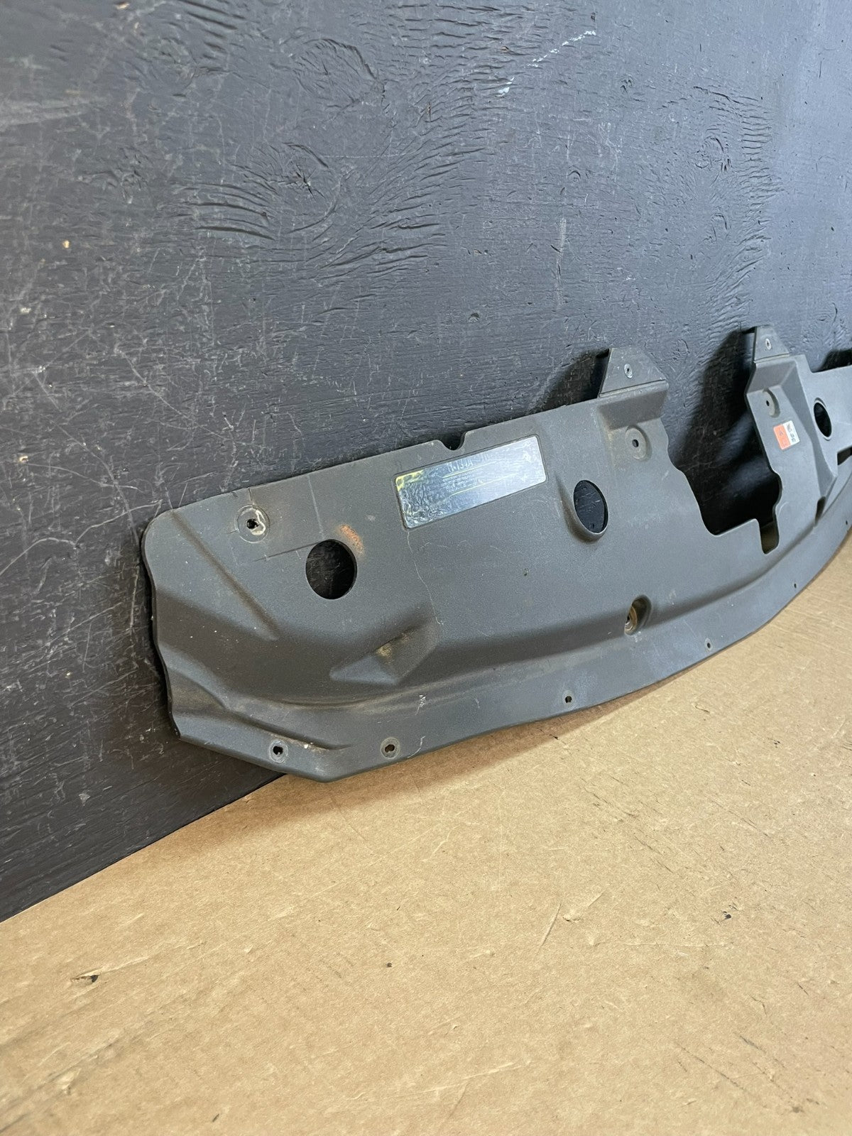 2013 to 2019 Ford Taurus Front Radiator Support Cover Upper AD5524 DG2