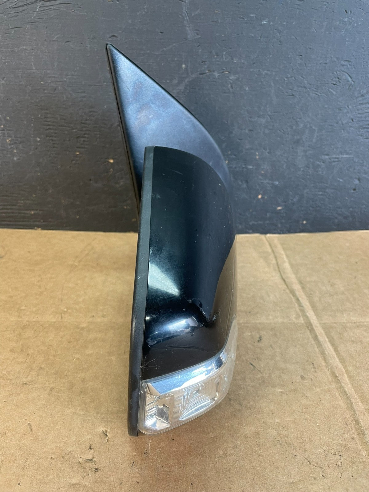2011 to 2014 Kia Sedona Right Passenger RH Side Door Mirror AE0928 DW8