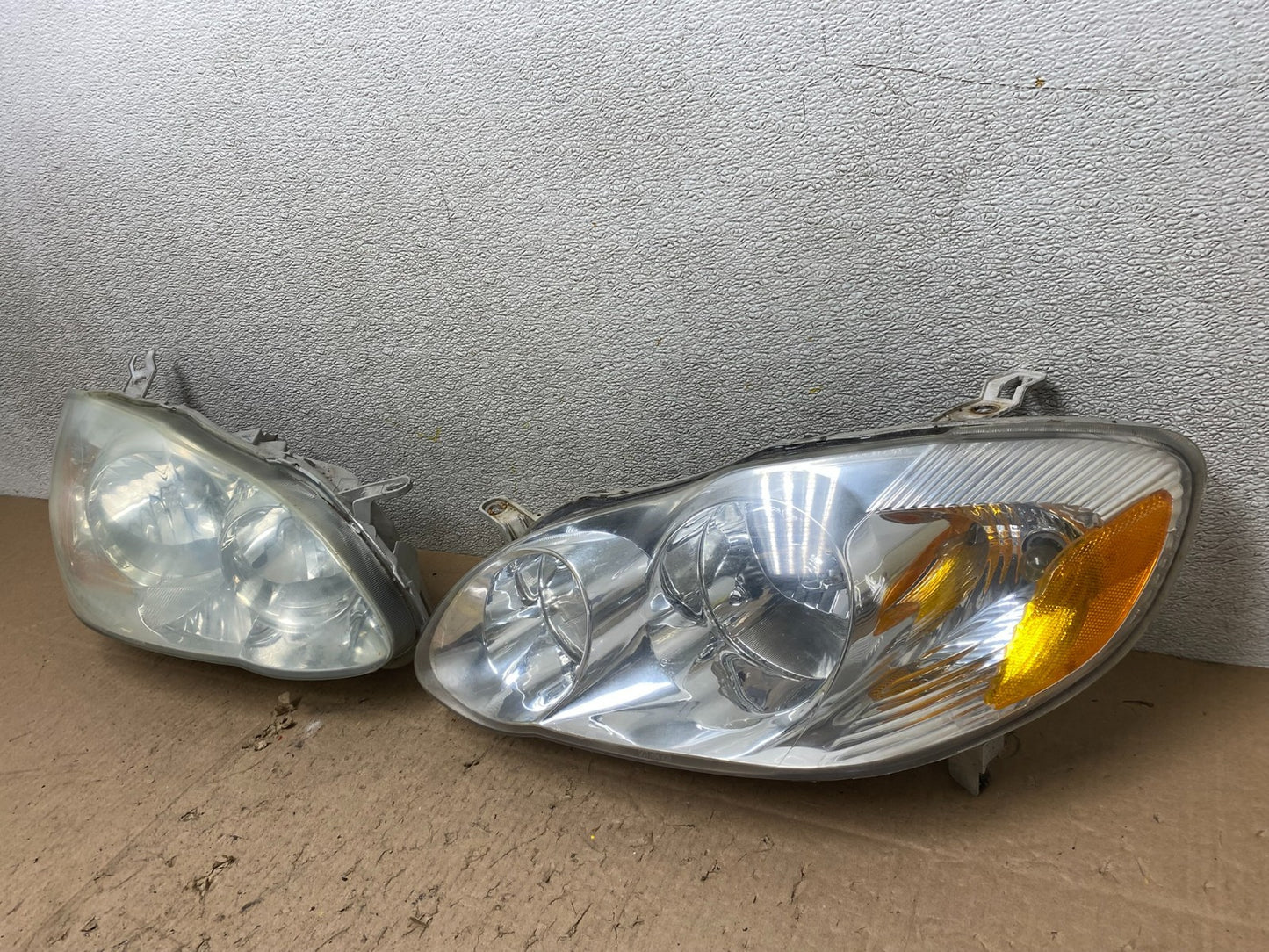 2003 to 2004 Toyota Corolla Left+Right Side Set Headlights W2743 DW2