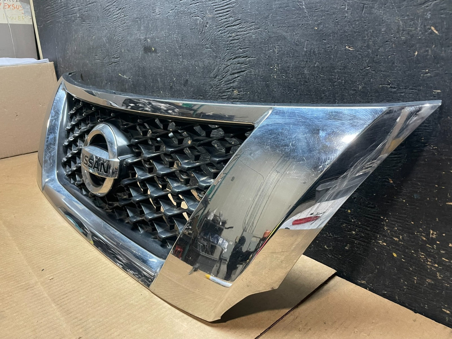 2013 to 2016 Pathfinder  Front Upper Chrome Camera Grill Grille OEM AA9059 DG2